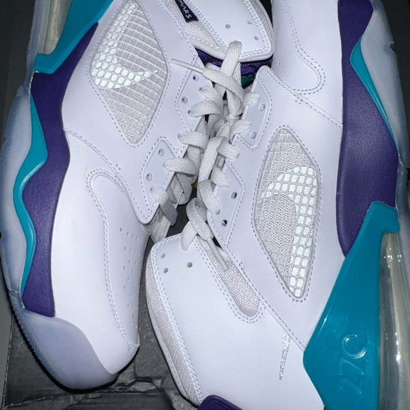 Jordan’s - Picture 2 of 7